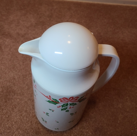Corelle Dining Vintage Corelle Winter Holly Thermal Server Poshmark